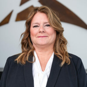 https://www.kleingers.com/wp-content/uploads/Kim-Bigelow-Formal-scaled.jpg